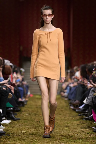 Look 49